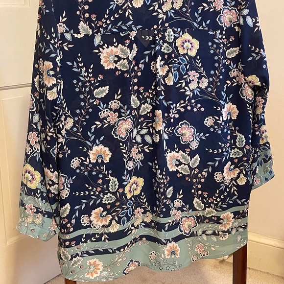 Beautiful blue/green floral blouse - Picture 3 of 3